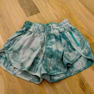 Lululemon marble blue shorts size 4